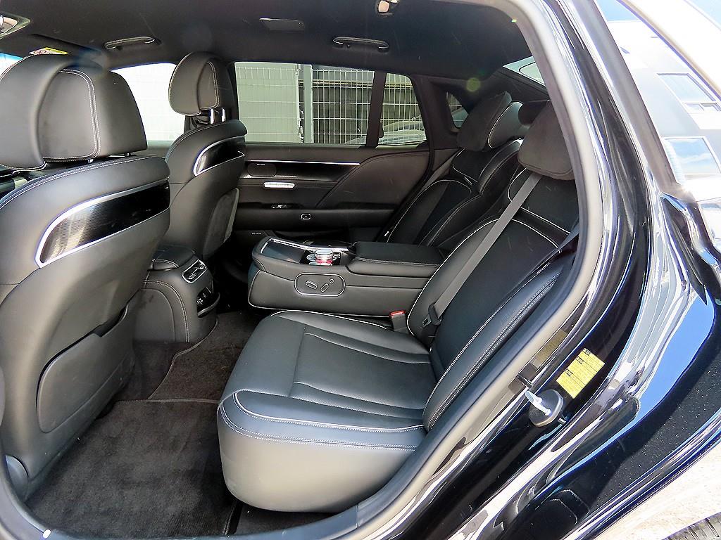 Genesis G90 - Vista 6
