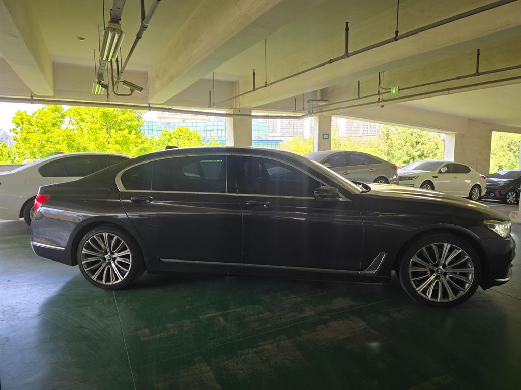 BMW 7 Series - Vista 3