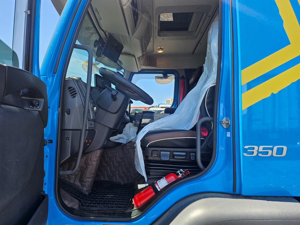 medium and large cargo truck - Vista 7