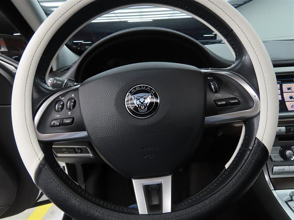 Jaguar XF - Vista 8