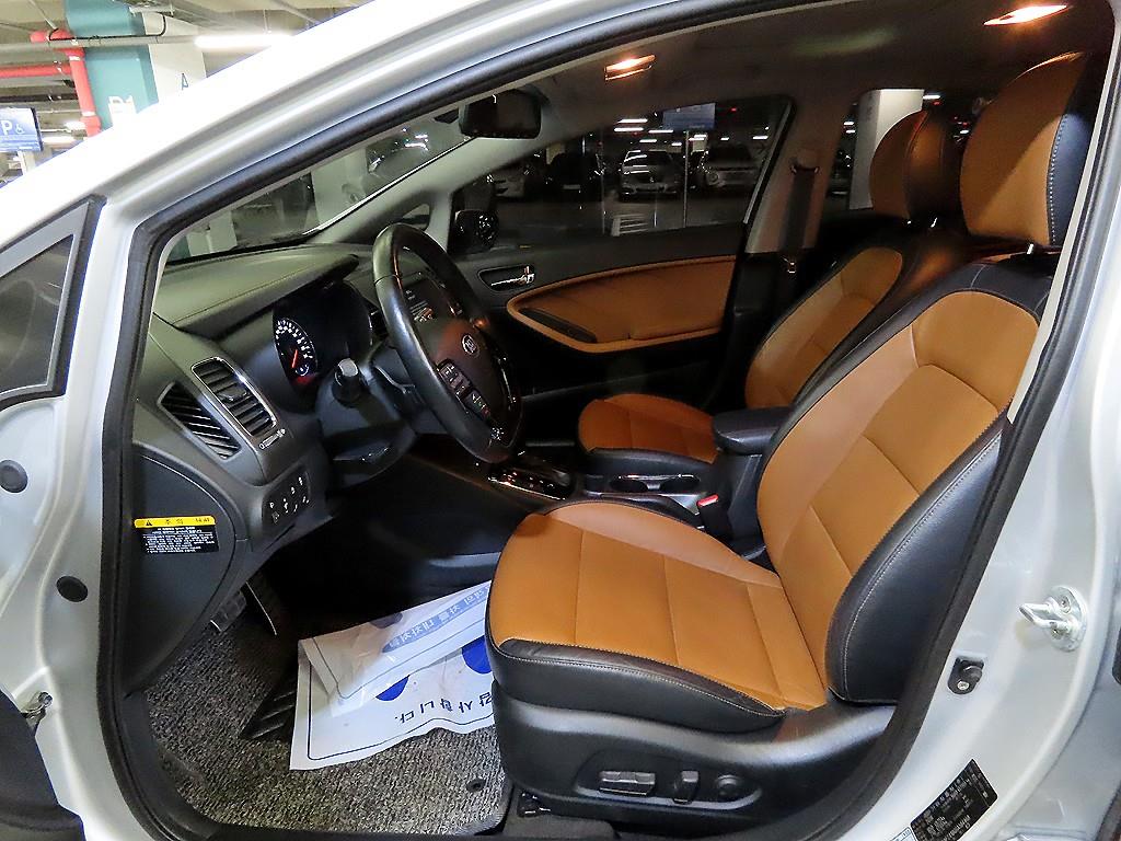 KIA K3 - Vista 6