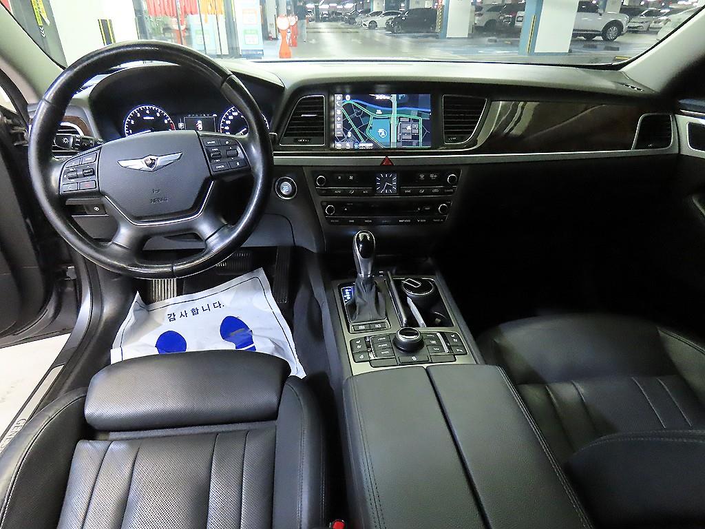 HYUNDAI Genesis - Vista 10