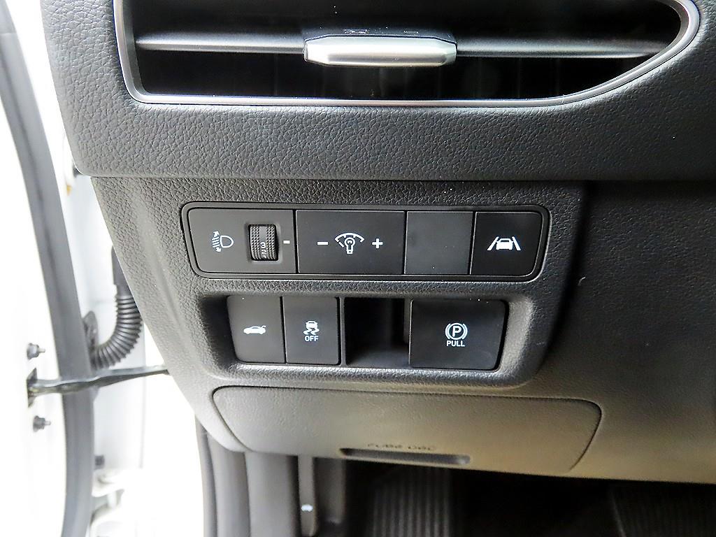 HYUNDAI Sonata - Vista 12