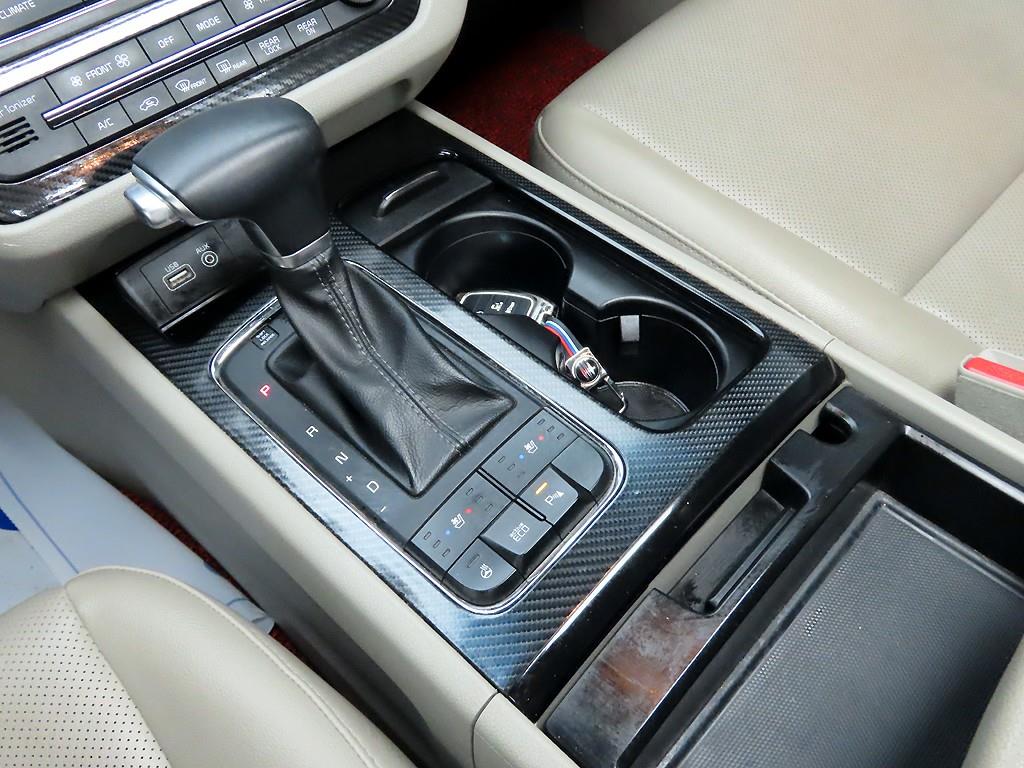 KIA Carnival - Vista 11