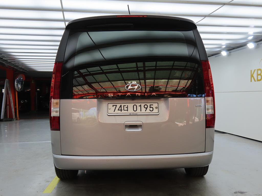 HYUNDAI Staria - Vista 4