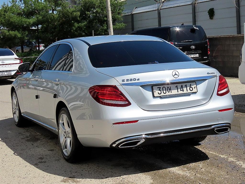 Mercedes Benz E class - Vista 3