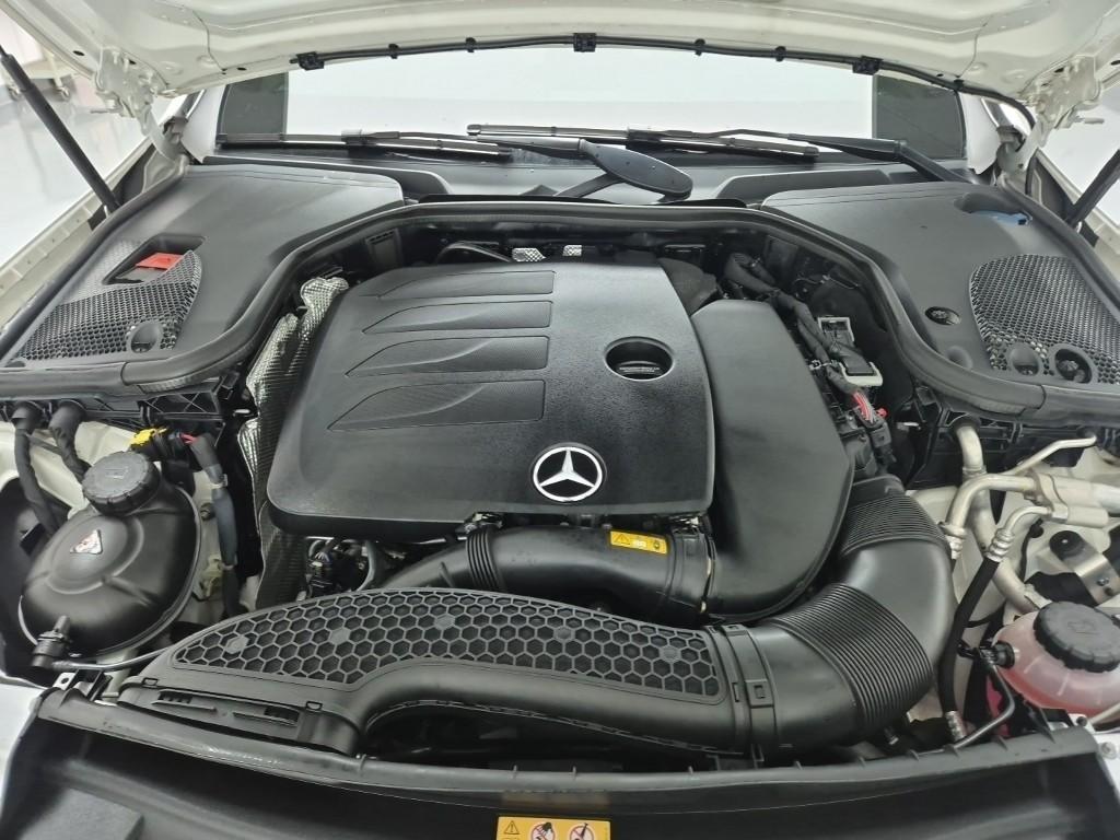 Mercedes Benz E class - Vista 5