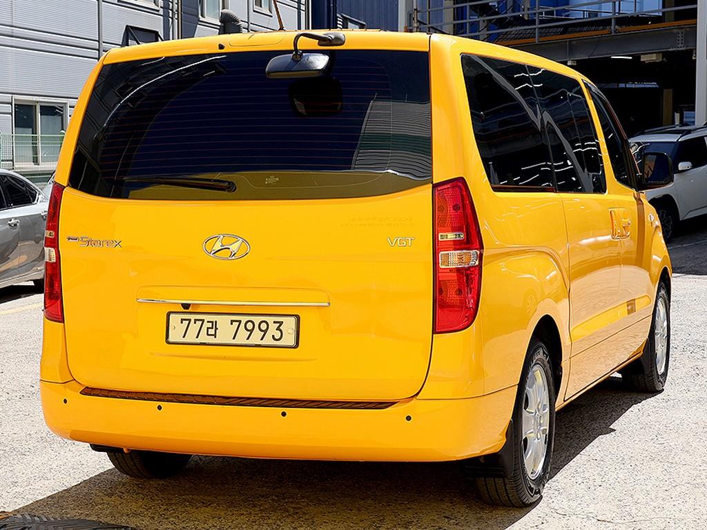 HYUNDAI Starex - Vista 7