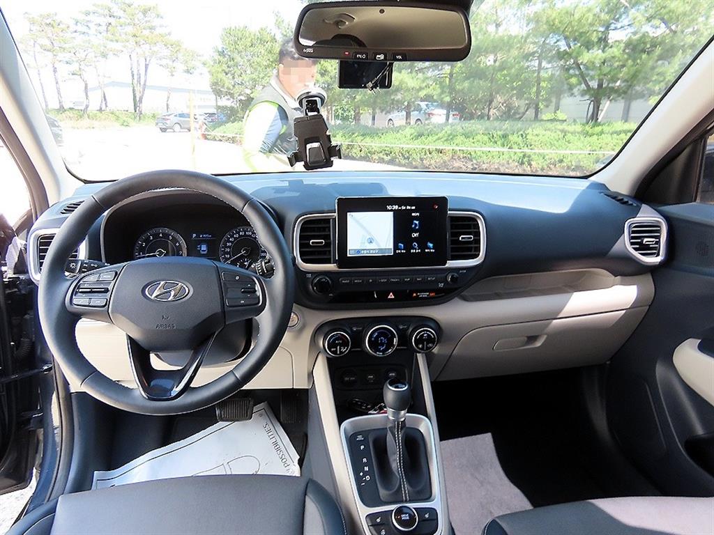 HYUNDAI Venue - Vista 7