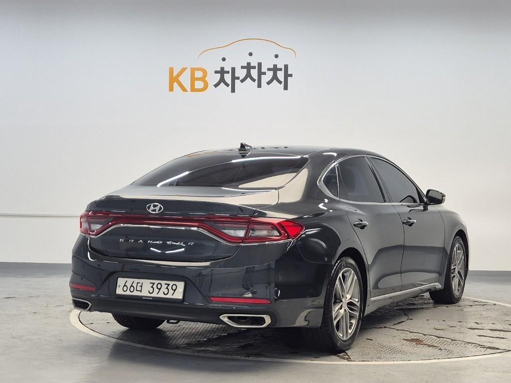HYUNDAI Grandeur - Vista 3