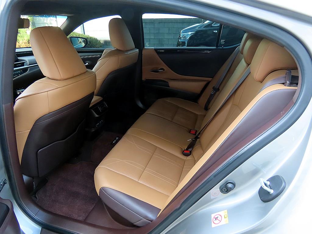 Lexus ES - Vista 6
