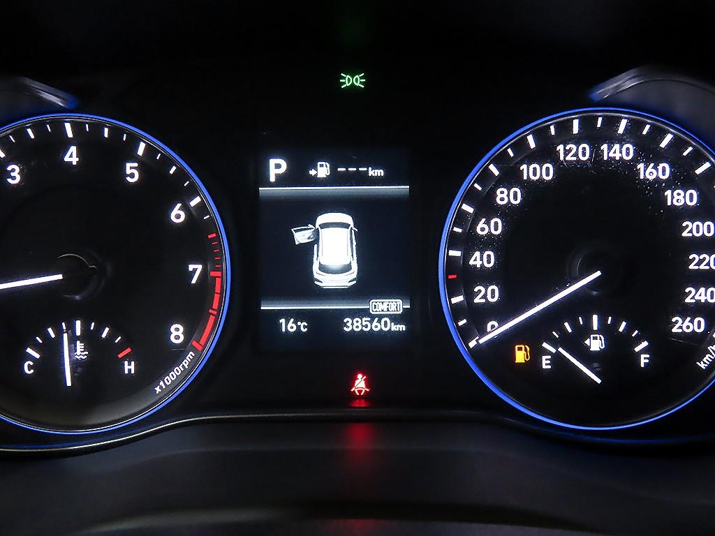 HYUNDAI Kona - Vista 9
