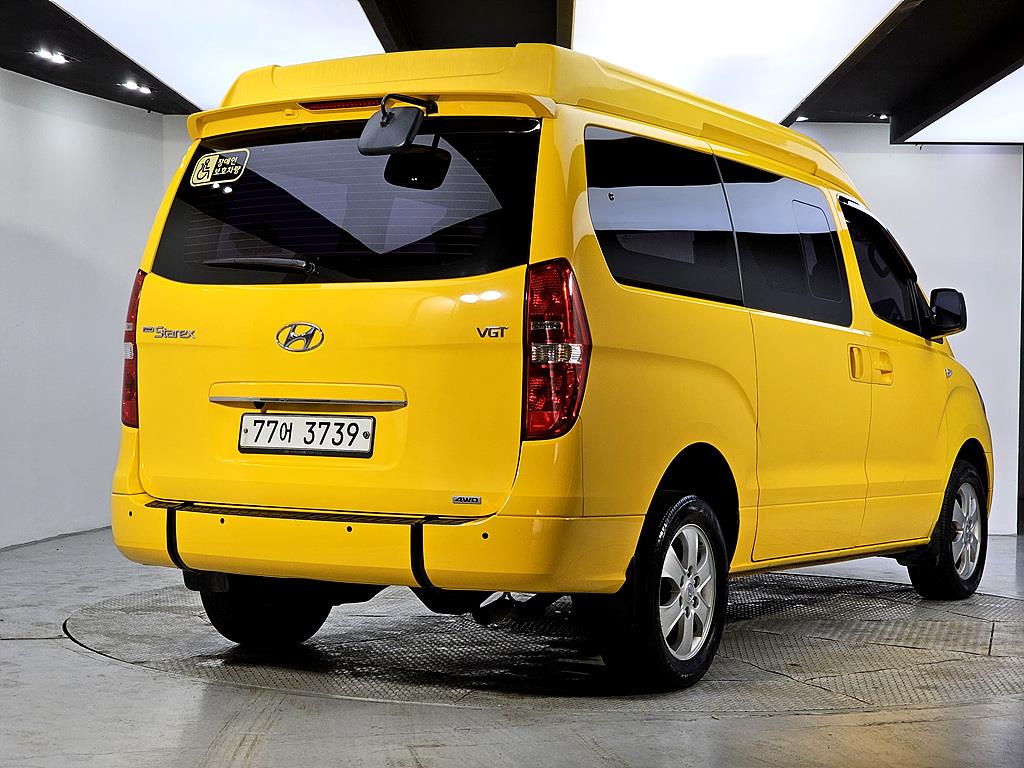 HYUNDAI Starex - Vista 4