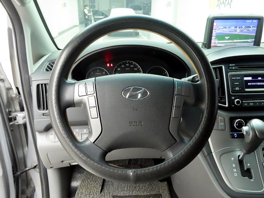HYUNDAI Starex - Vista 6