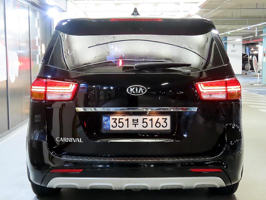 KIA Carnival - Vista 5