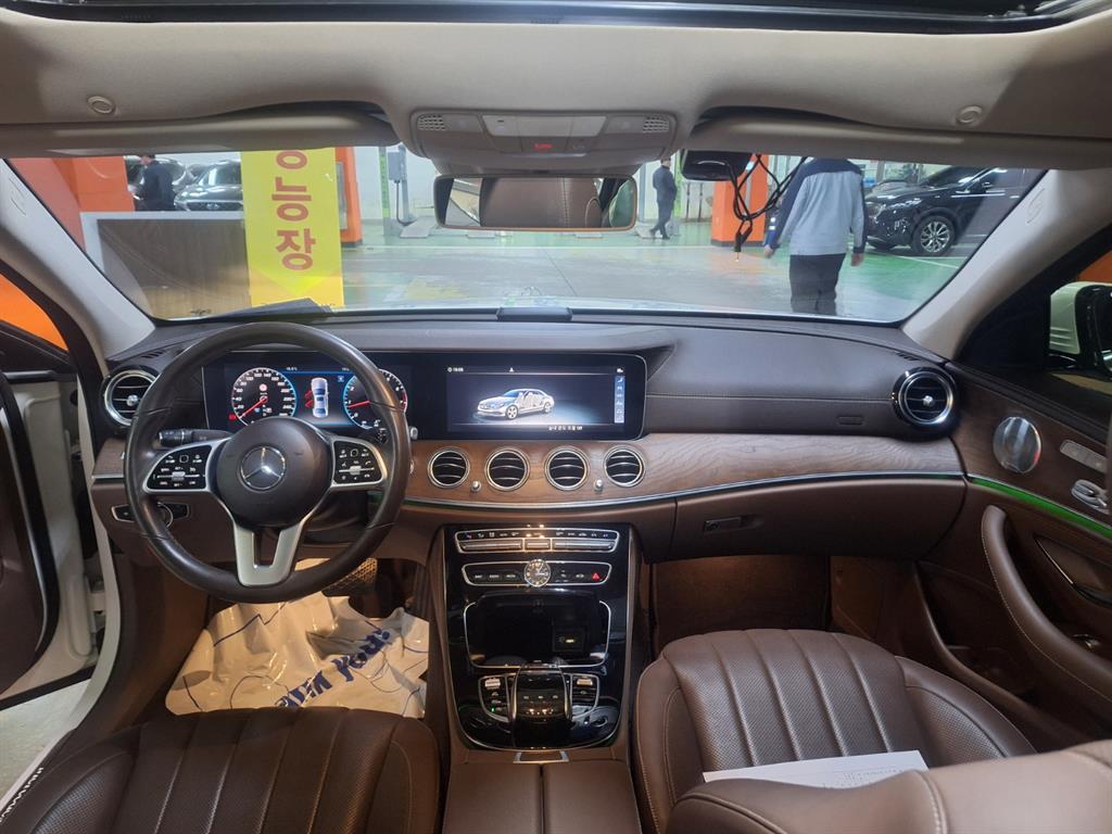 Mercedes Benz E class - Vista 7