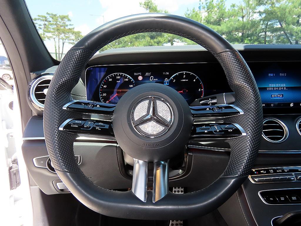 Mercedes Benz E class - Vista 8