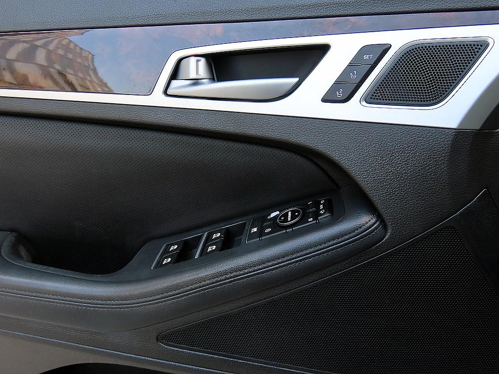 HYUNDAI Genesis - Vista 12