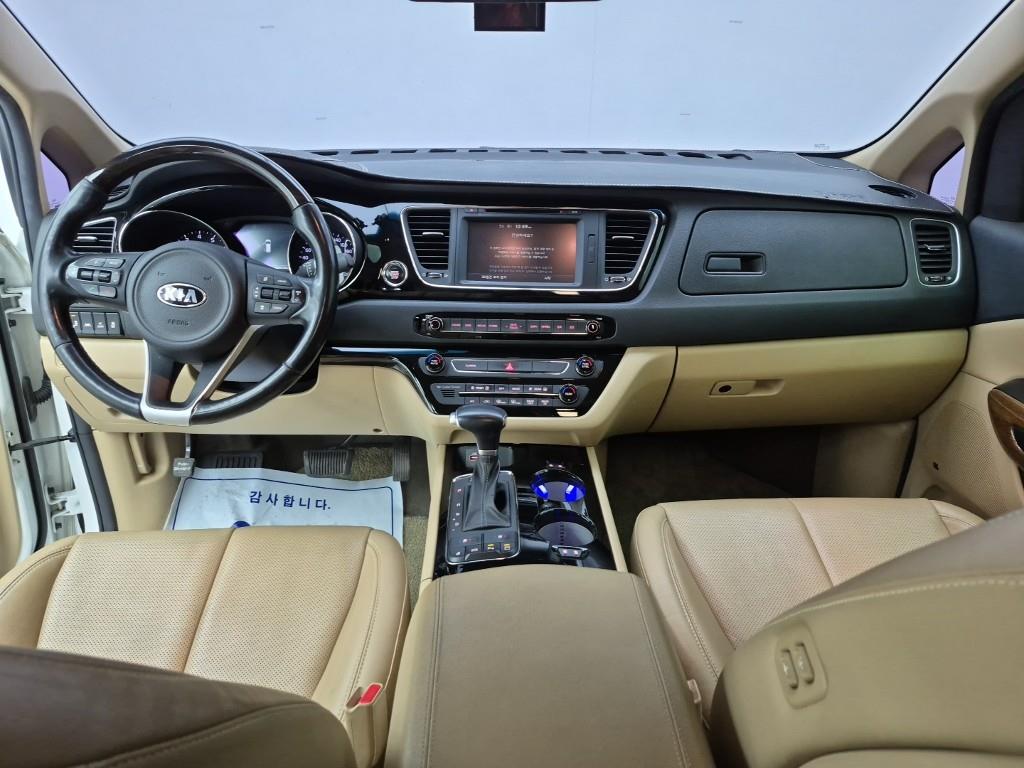 KIA Carnival - Vista 5