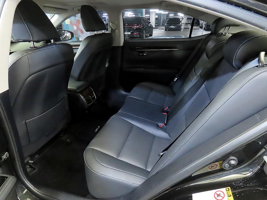 Lexus ES - Vista 7
