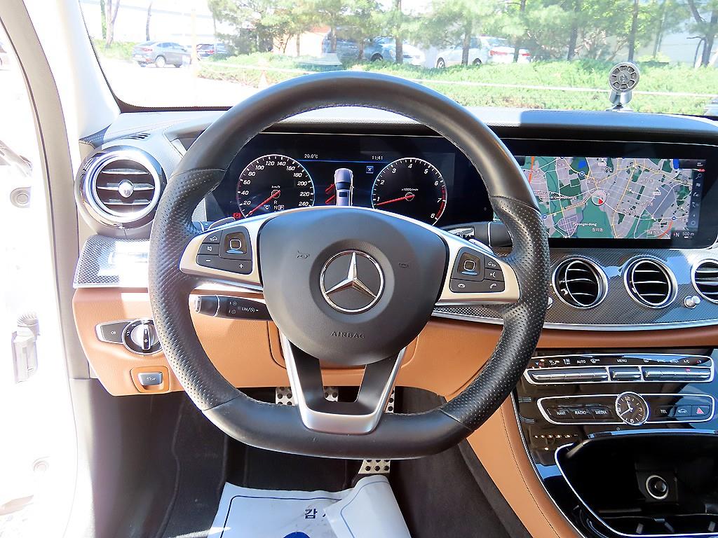 Mercedes Benz E class - Vista 8