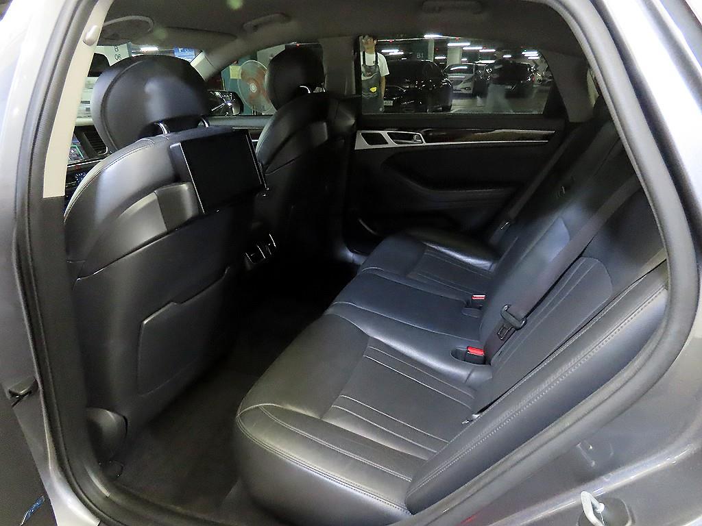 HYUNDAI Genesis - Vista 7