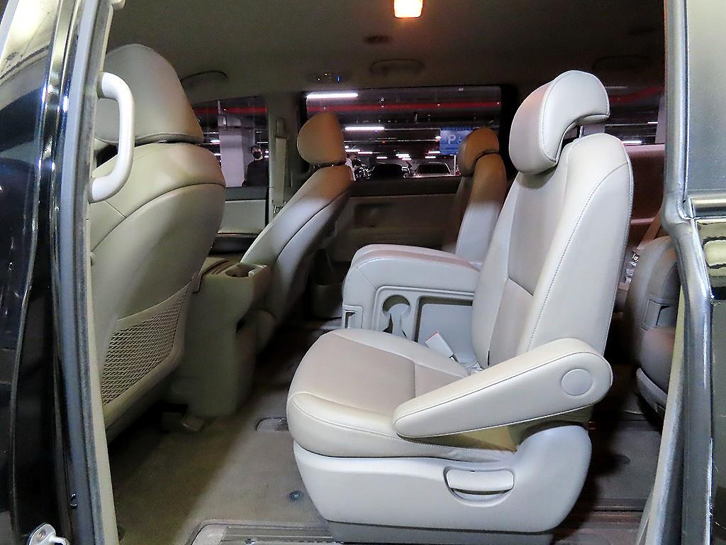 KIA Carnival - Vista 7