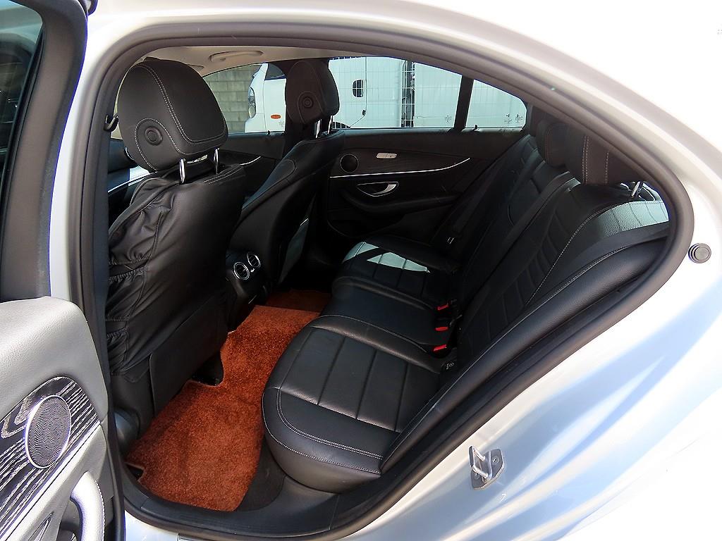 Mercedes Benz E class - Vista 6