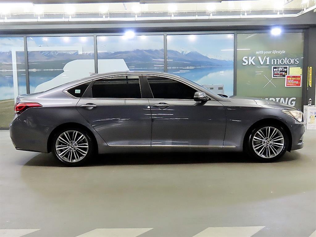 HYUNDAI Genesis - Vista 3