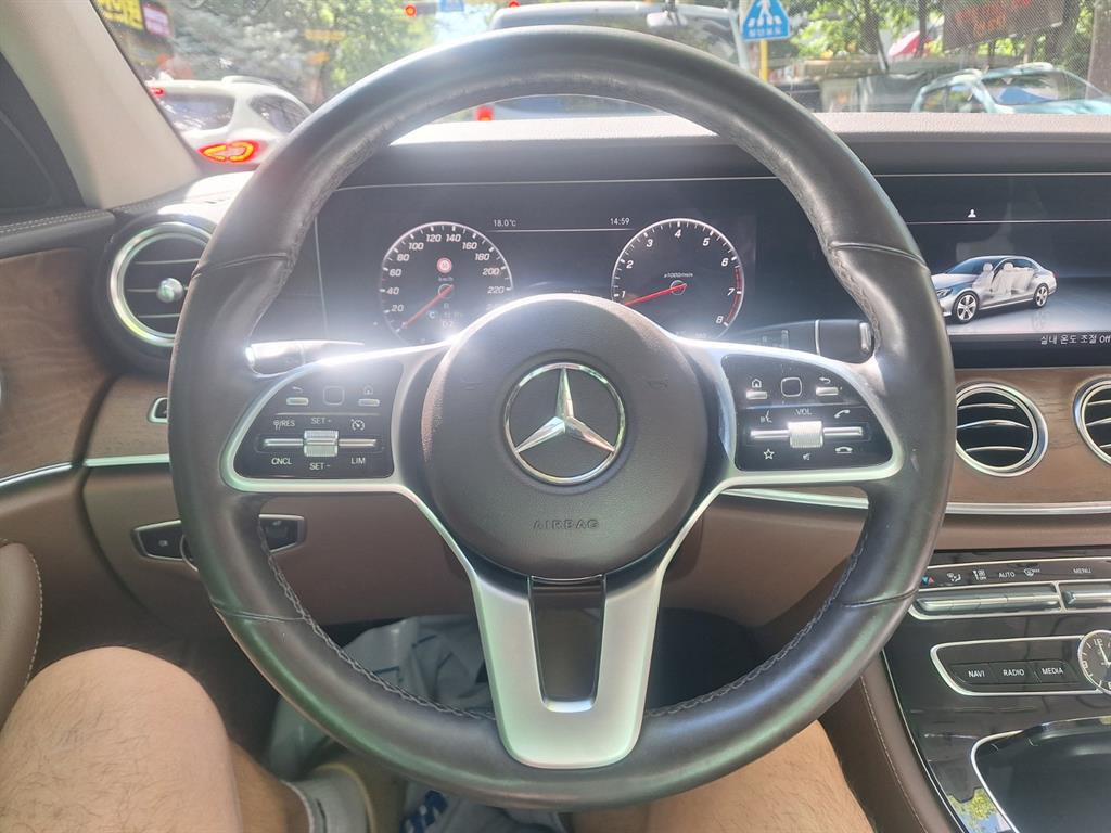 Mercedes Benz E class - Vista 6