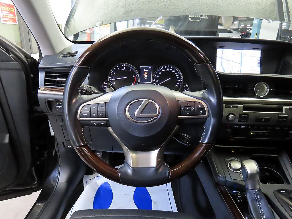 Lexus ES - Vista 8