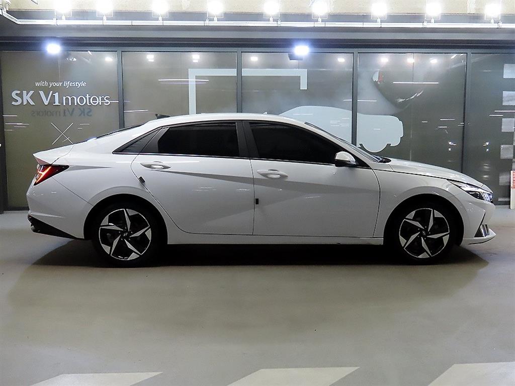 HYUNDAI Avante - Vista 3