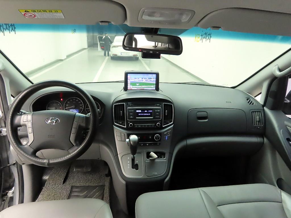 HYUNDAI Starex - Vista 7