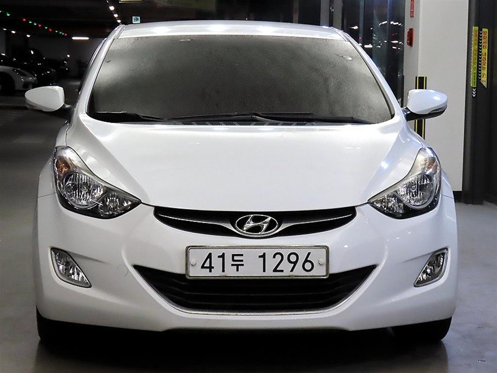 HYUNDAI Avante - Vista 2