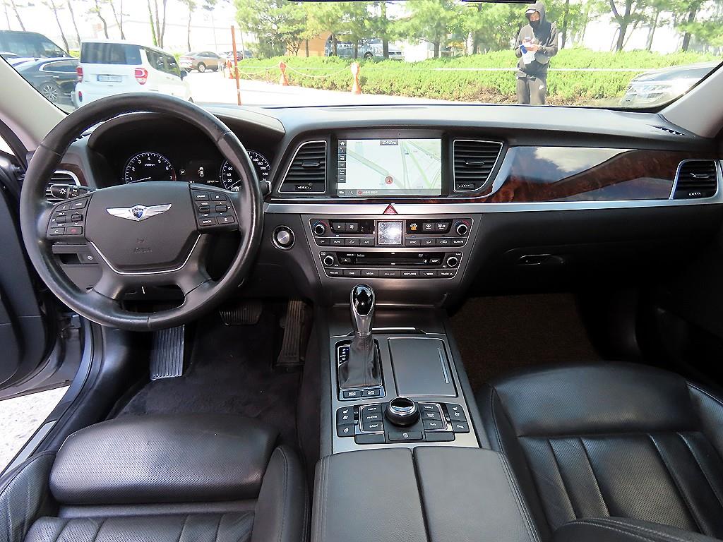 HYUNDAI Genesis - Vista 7