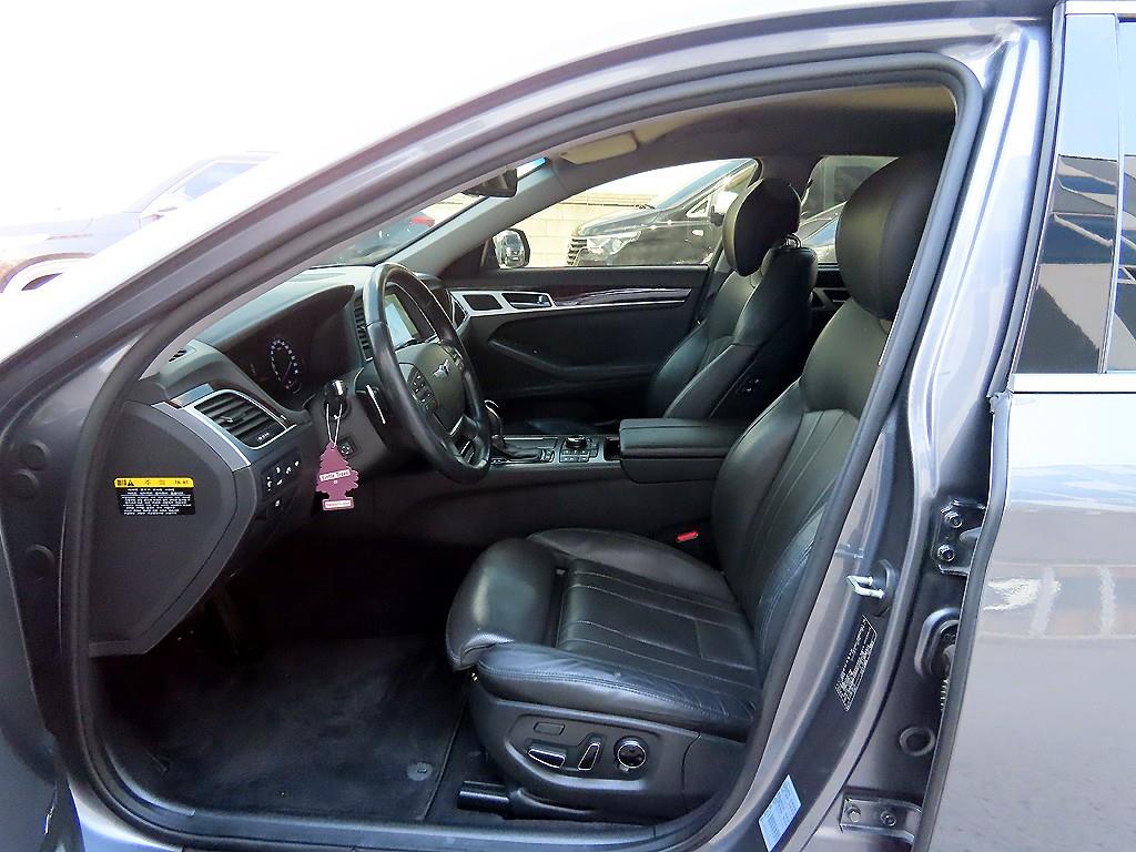 HYUNDAI Genesis - Vista 5