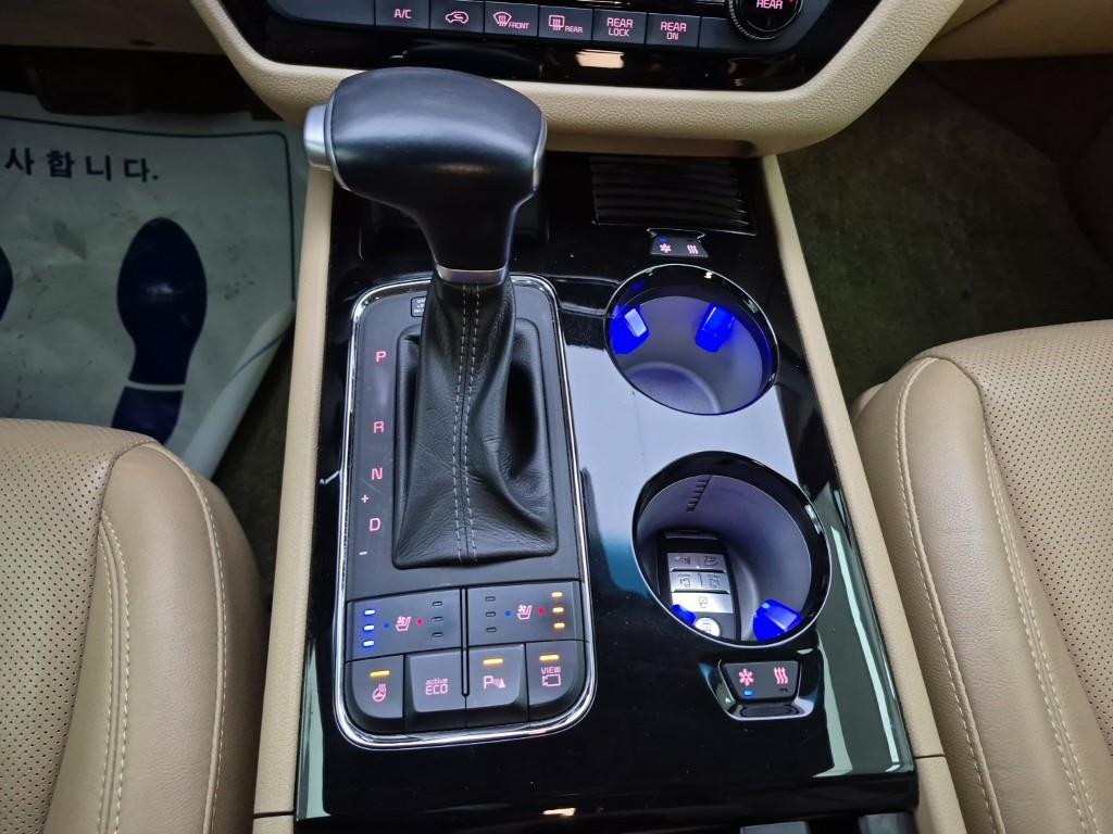 KIA Carnival - Vista 8