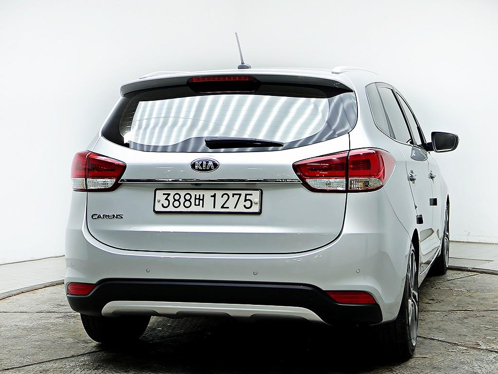 KIA Carens - Vista 5