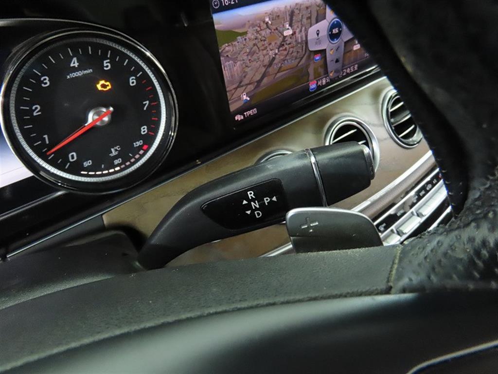 Mercedes Benz E class - Vista 11