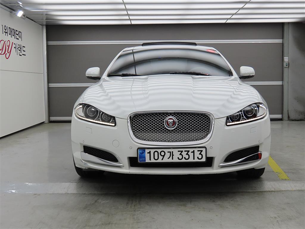 Jaguar XF - Vista 2