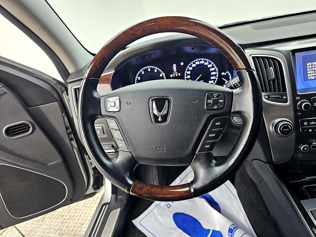 HYUNDAI Equus - Vista 12