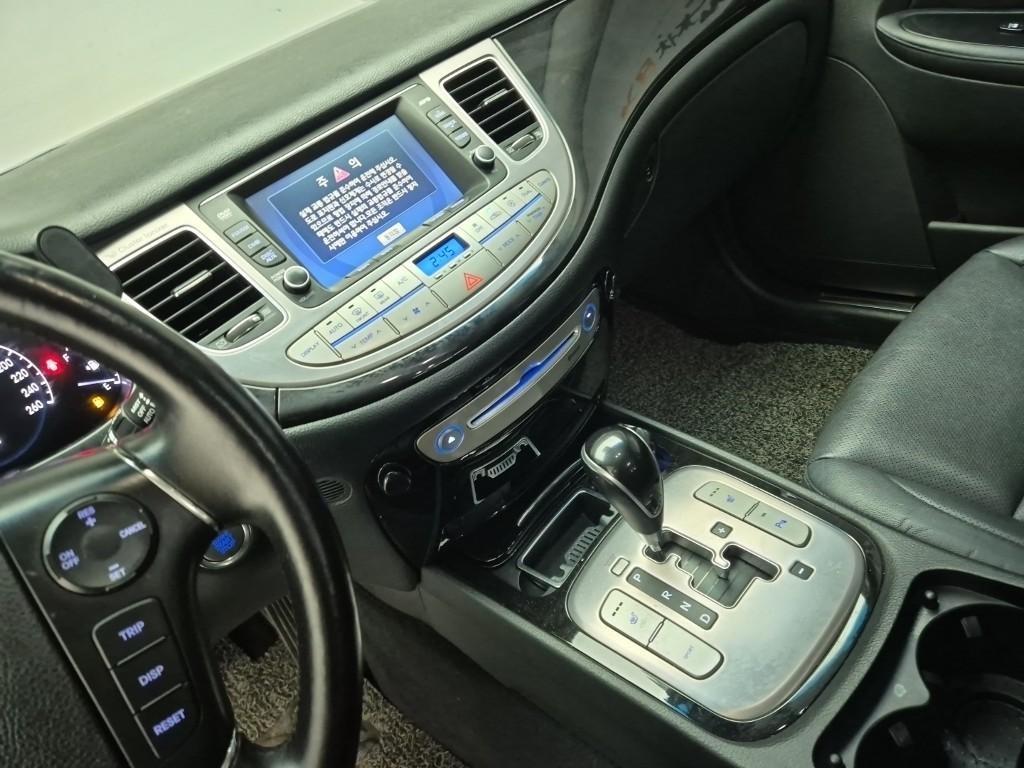 HYUNDAI Genesis - Vista 10