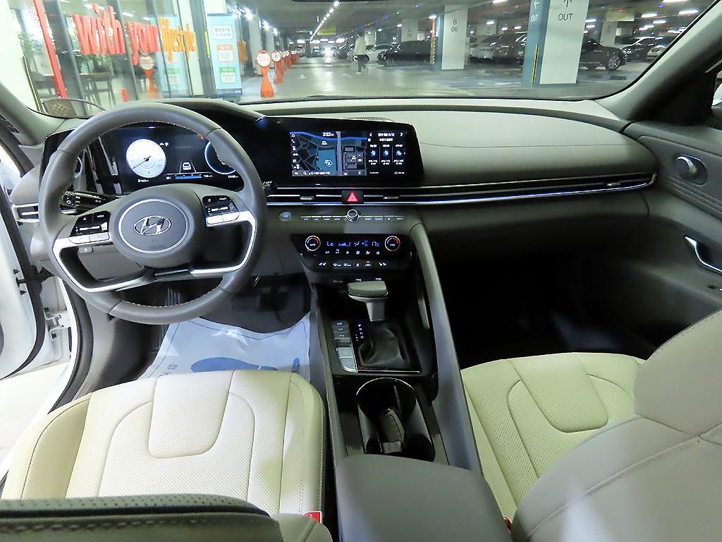 HYUNDAI Avante - Vista 10