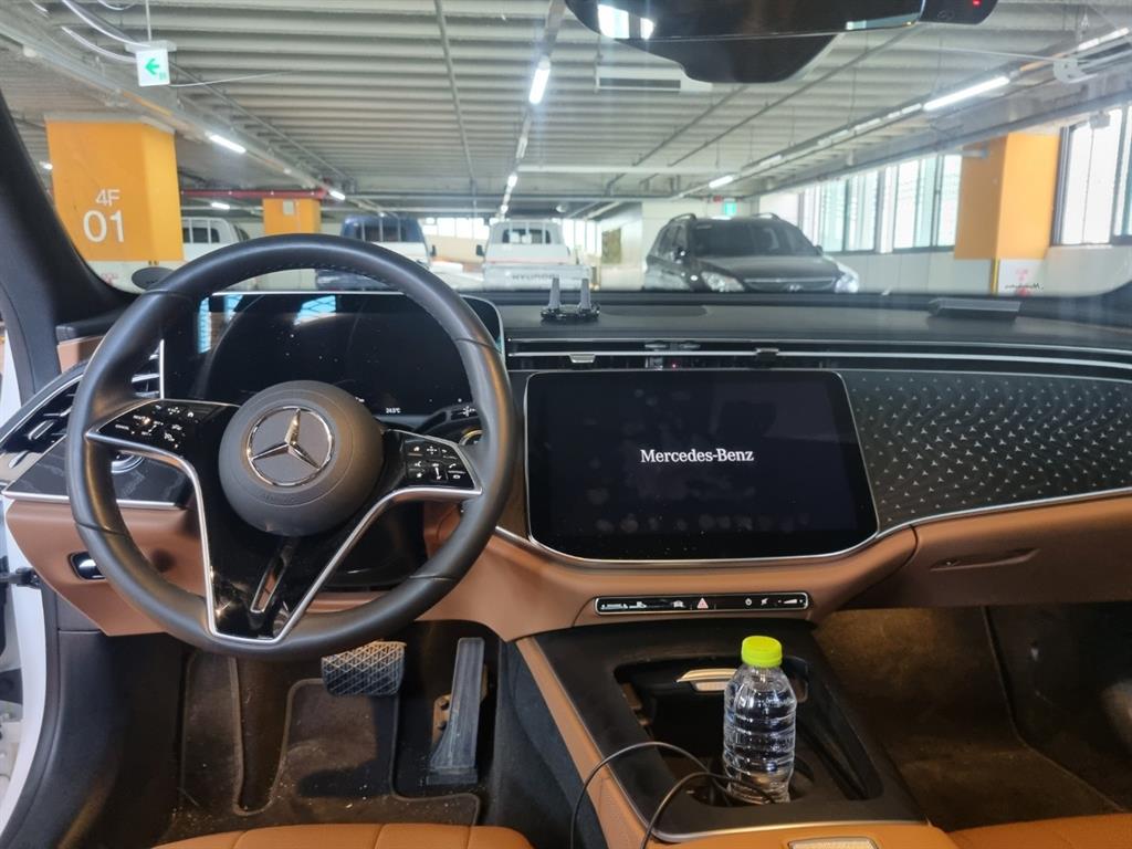 Mercedes Benz E class - Vista 6
