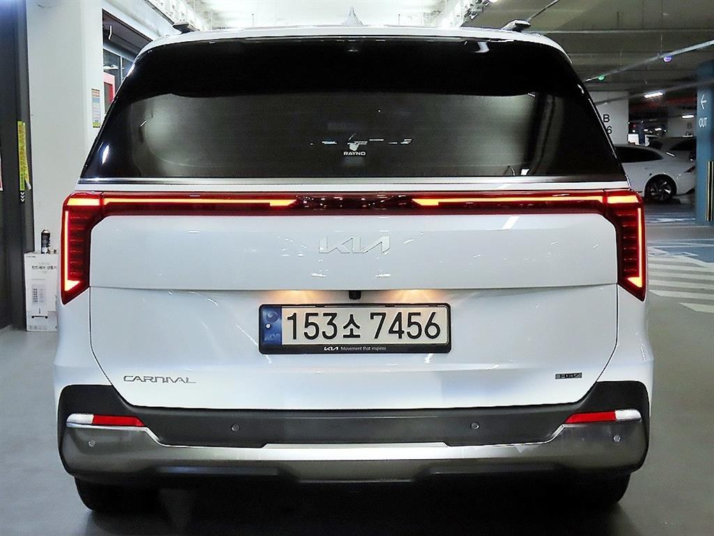 KIA Carnival - Vista 5