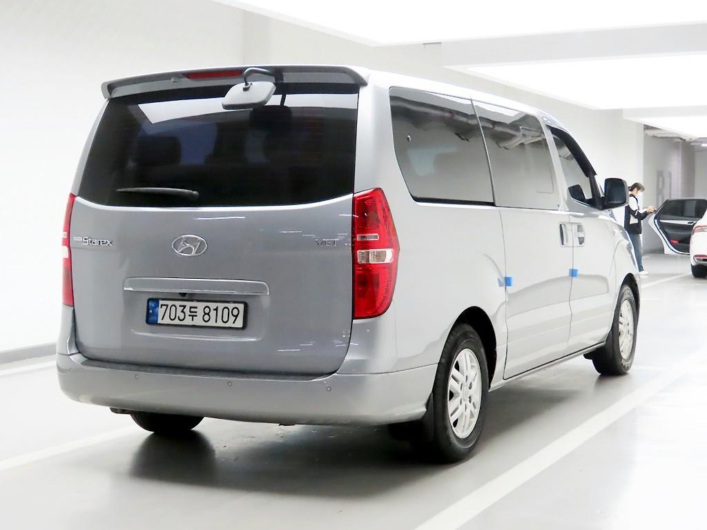 HYUNDAI Starex - Vista 4