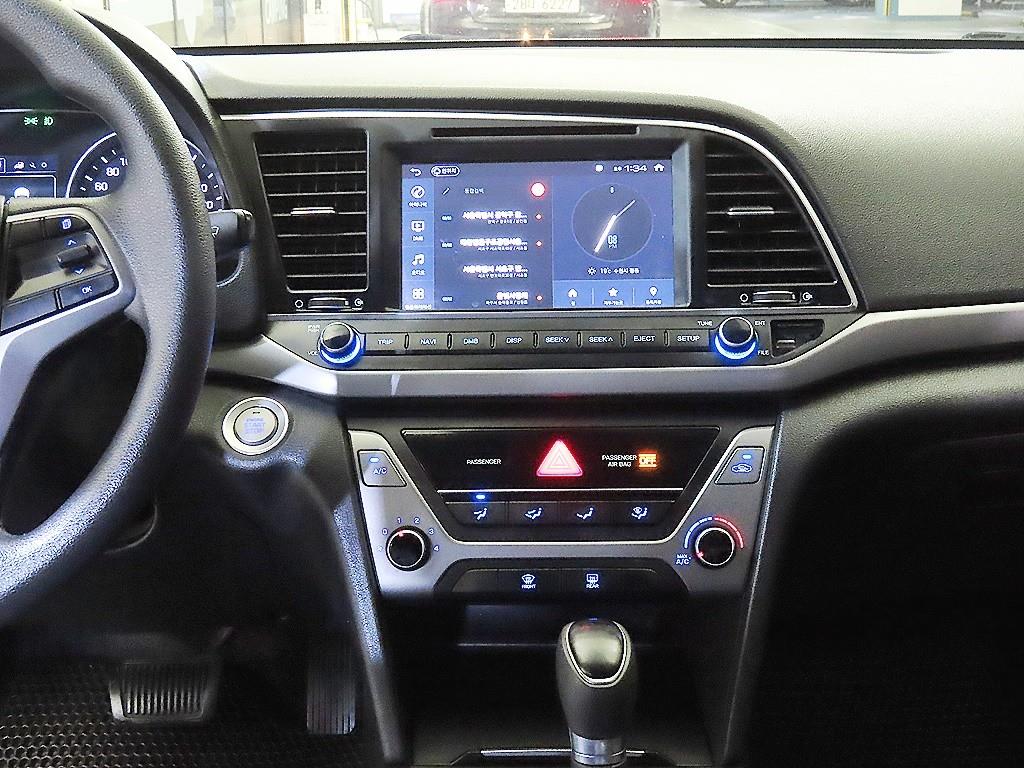 HYUNDAI Avante - Vista 11