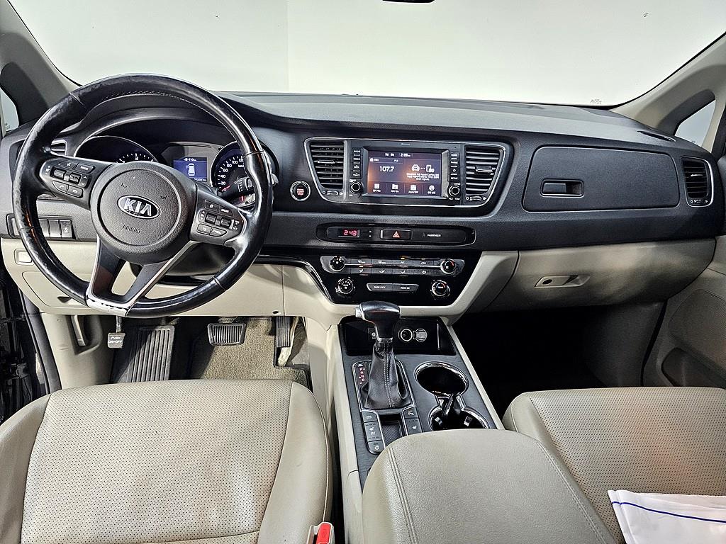 KIA Carnival - Vista 5