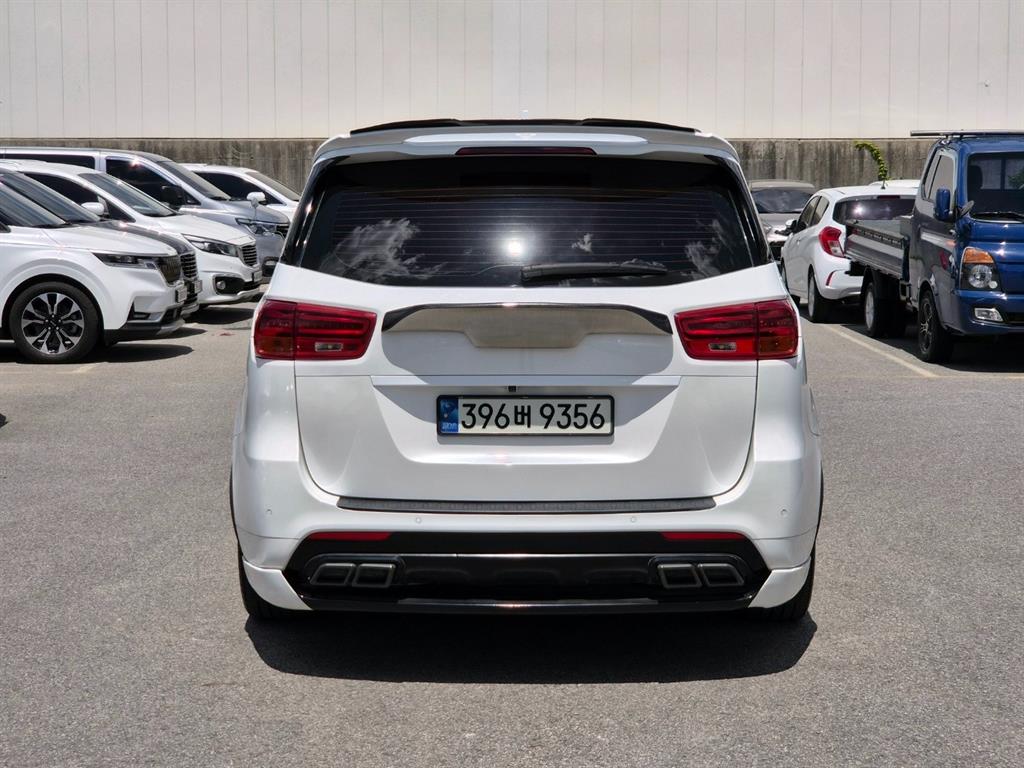 KIA Carnival - Vista 3