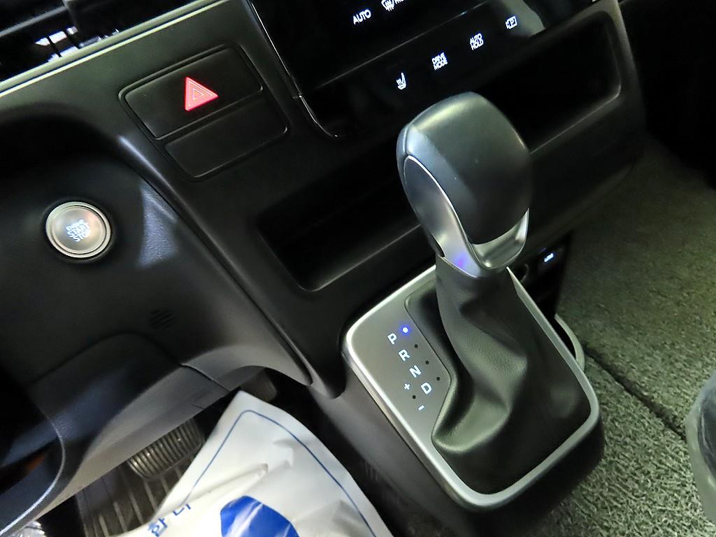 HYUNDAI Staria - Vista 12